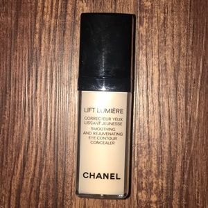 Chanel lift lumière eye contour concealer